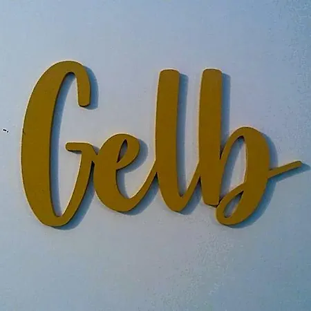 Hier & Jetzt In Monschaus Altstadt מונשאו