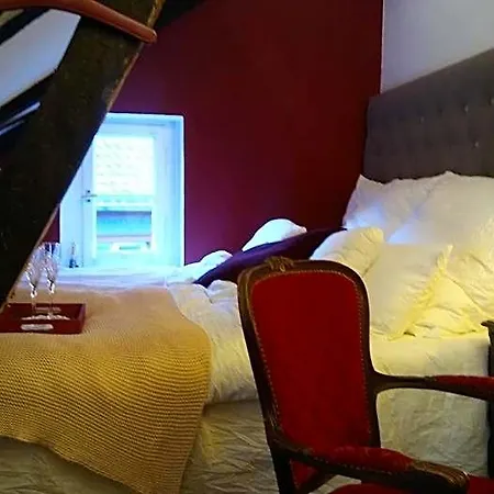 Hier & Jetzt In Monschaus Altstadt אורחן מונשאו
