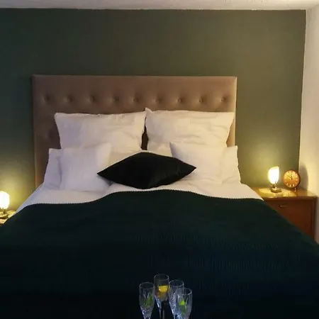 Inn Hier & Jetzt In Monschaus Altstadt *
