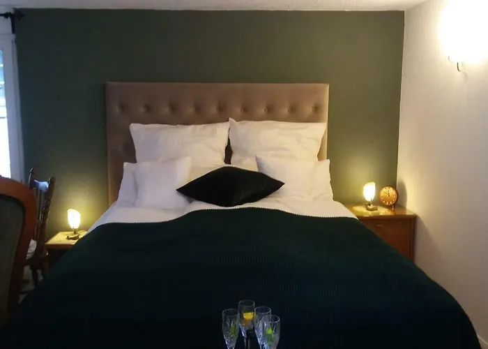 宾馆 Hier & Jetzt In *