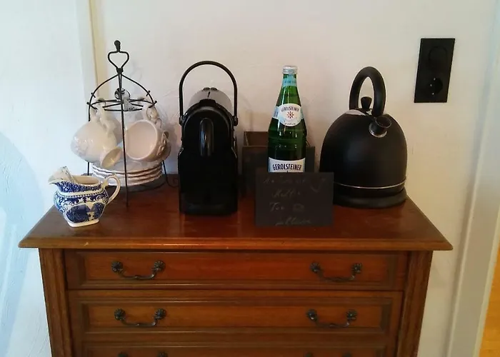 Hier & Jetzt In אורחן מונשאו