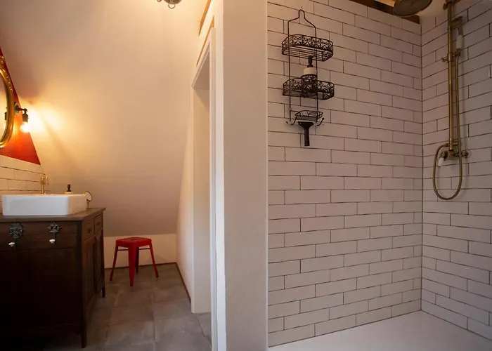 宾馆 Hier & Jetzt In *